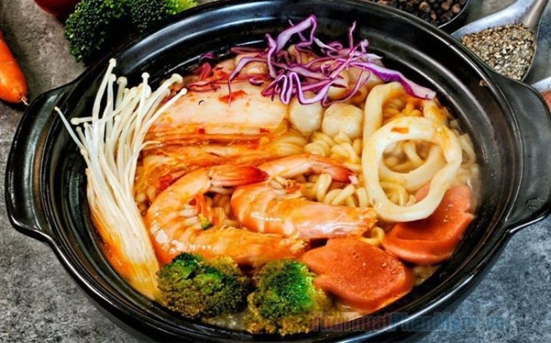 bat mi cay nong hoi voi nhieu topping hap dan